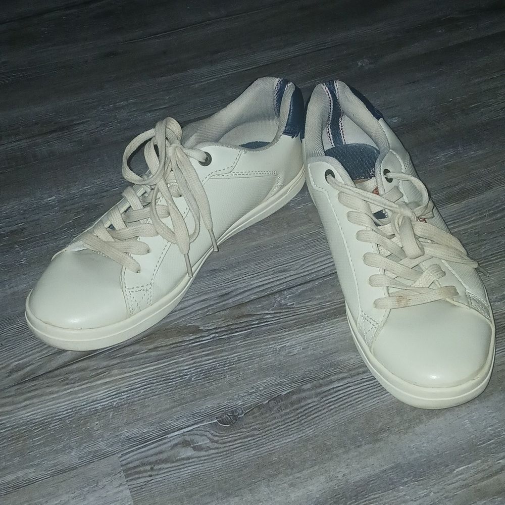 Levi's cream color sneakers  Sz 10.5  EUC